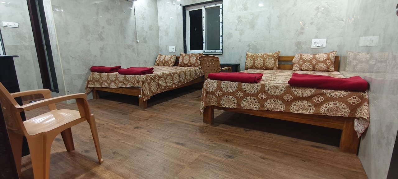 Four Bed Room Near Raghavendra Swamy Mutt